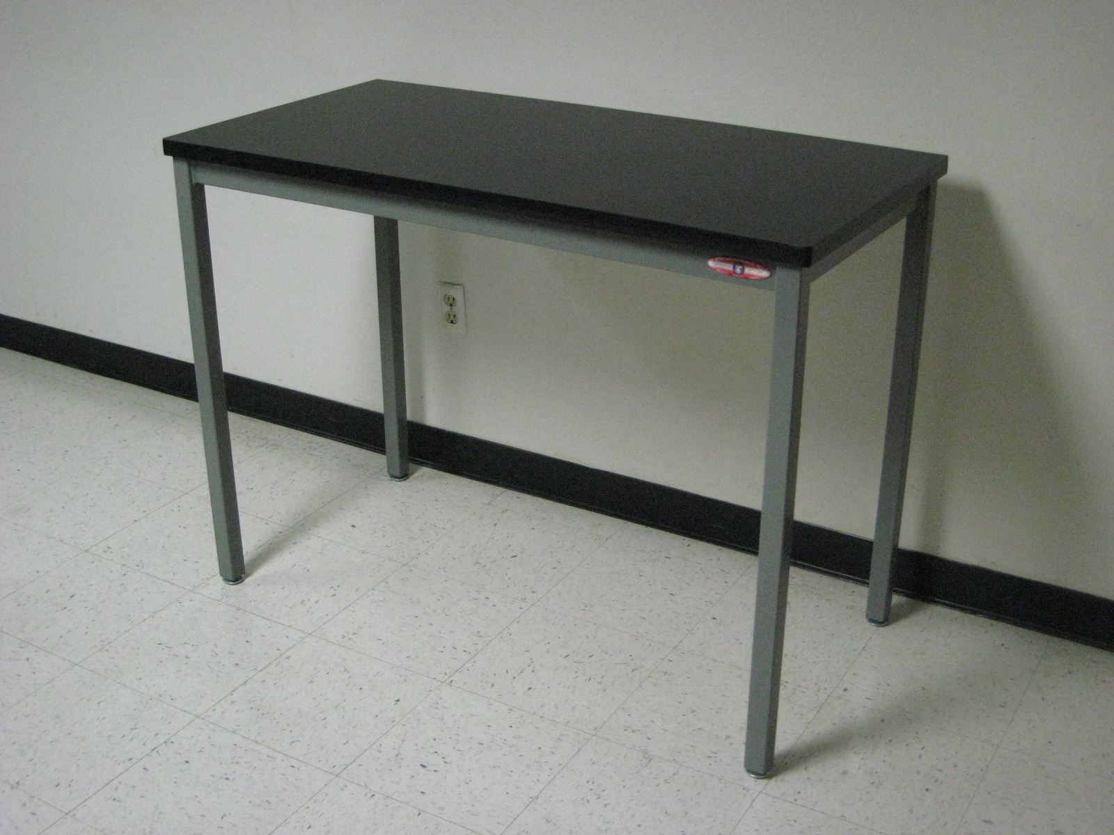 RDM Economy Workbench A-109PE-01-GreyFrameBlackTop Economy Workbench A-109PE-01-GreyFrameBlackTop