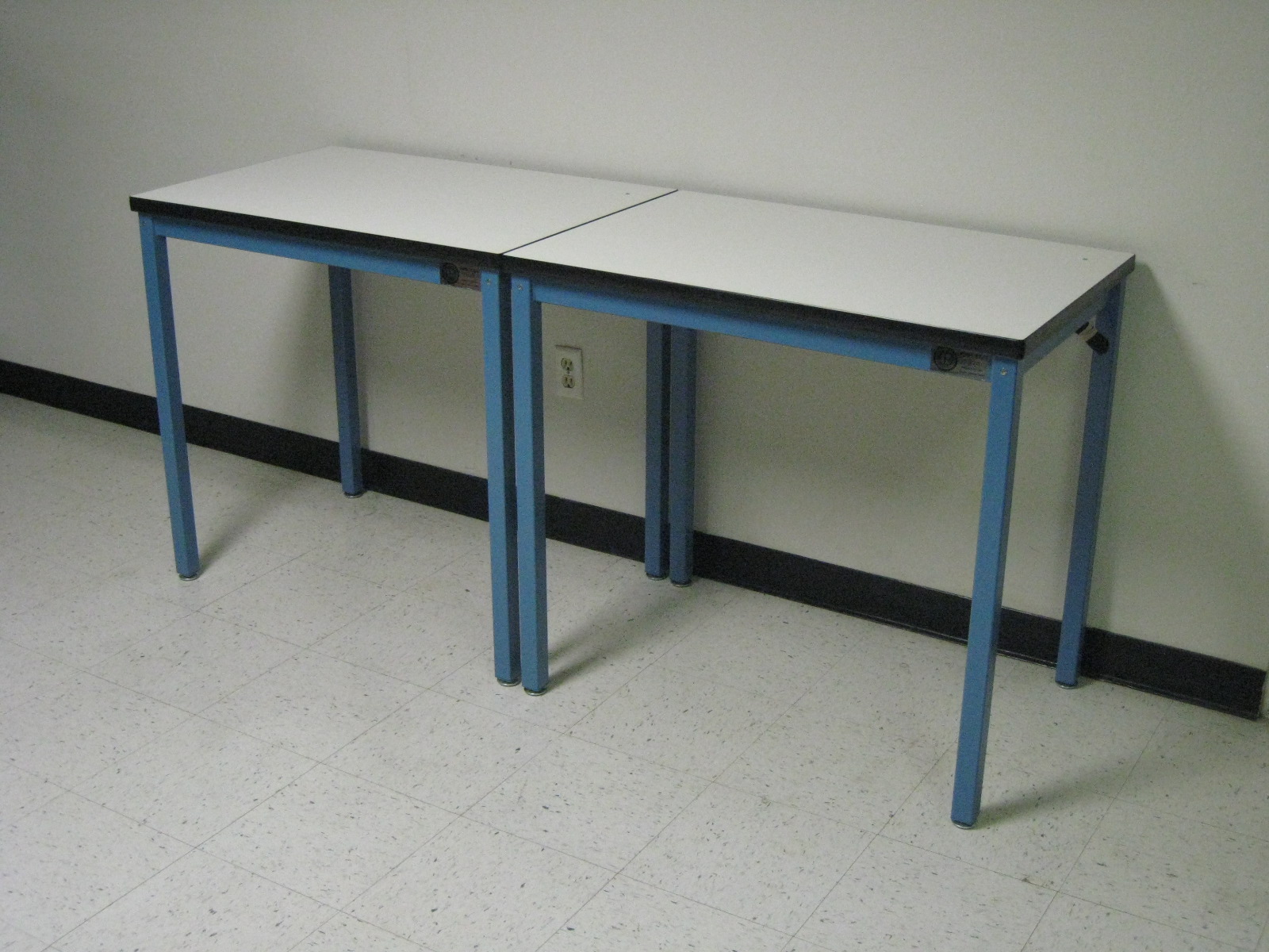 RDM Economy Workbench A-109PE-01-BlueFrameWhiteTopDouble Economy Workbench A-109PE-01-BlueFrameWhiteTopDouble