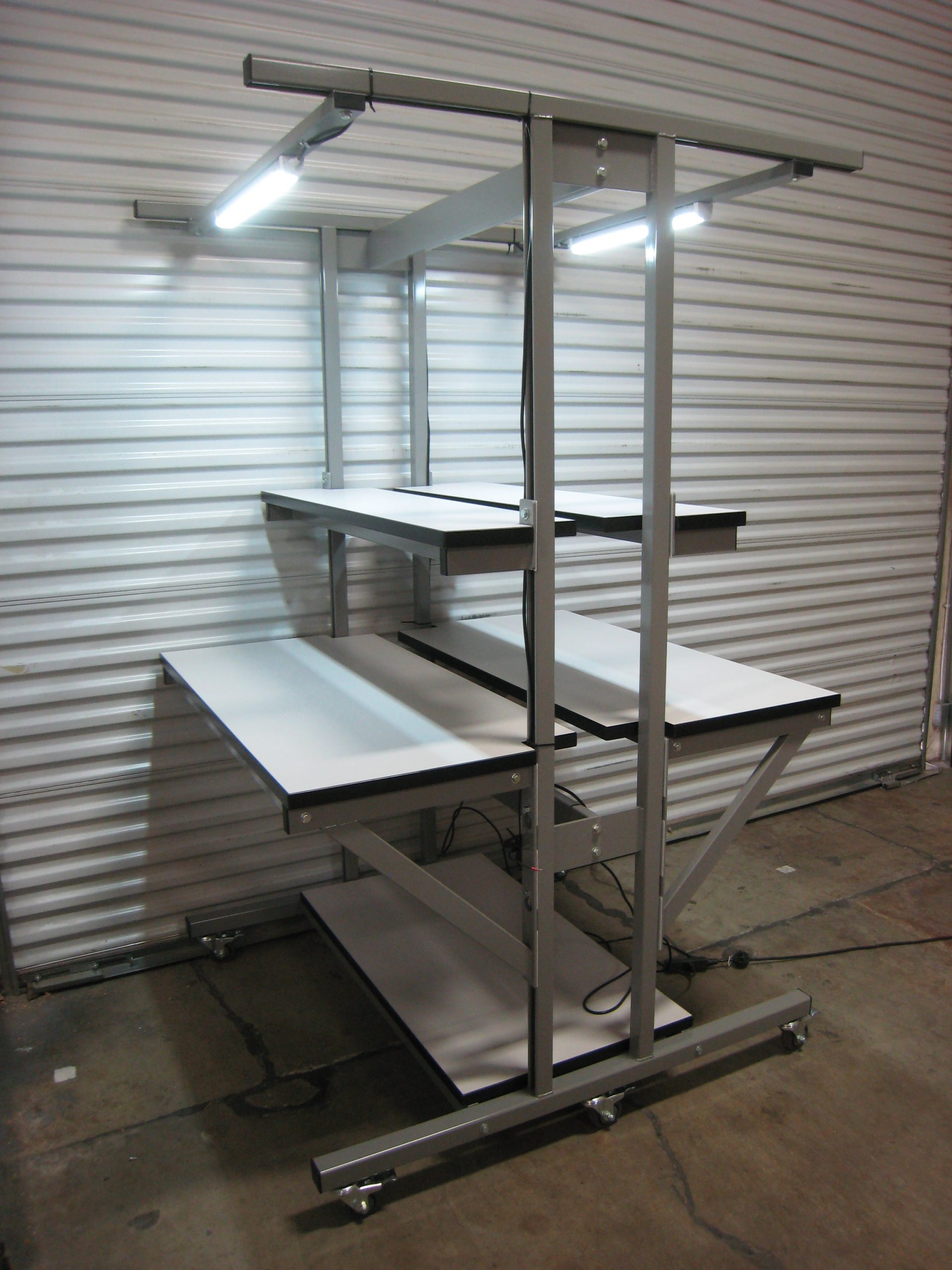 RDM Double-Sided Workbench - Model T-101P-CSTR-LWRHLF-GREY01 Double-Sided Workbench T-101P-CSTR-LWRHLF-GREY01