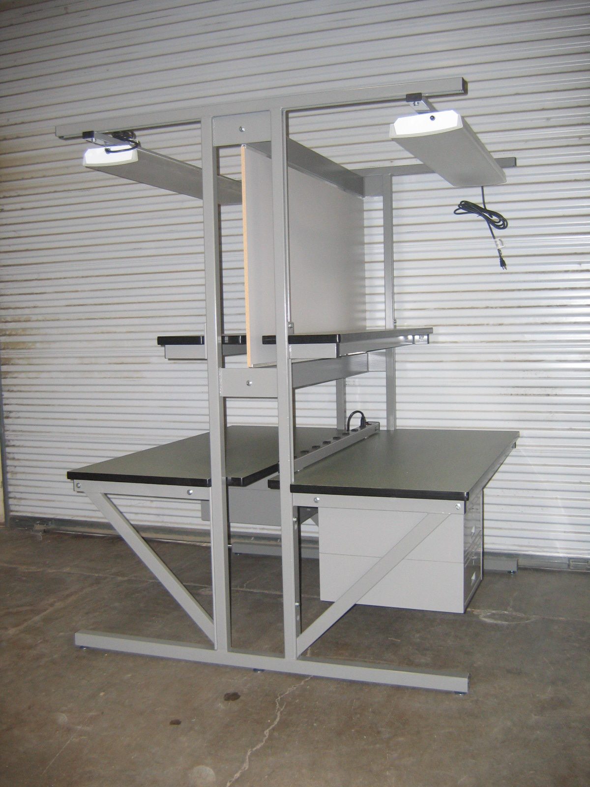 RDM Double-Sided Workbench - Model T-101P-OLD-DWRUU-GREY01 Double-Sided Workbench T-101P-OLD-DWRUU-GREY01