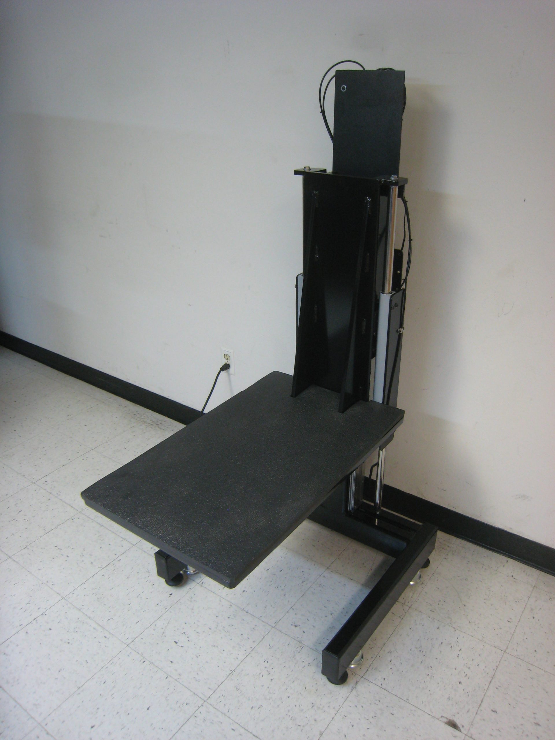 RDM Low-Start Lift Platform - Model LP-105P Low-Start Lift Platform - Model LP-105P