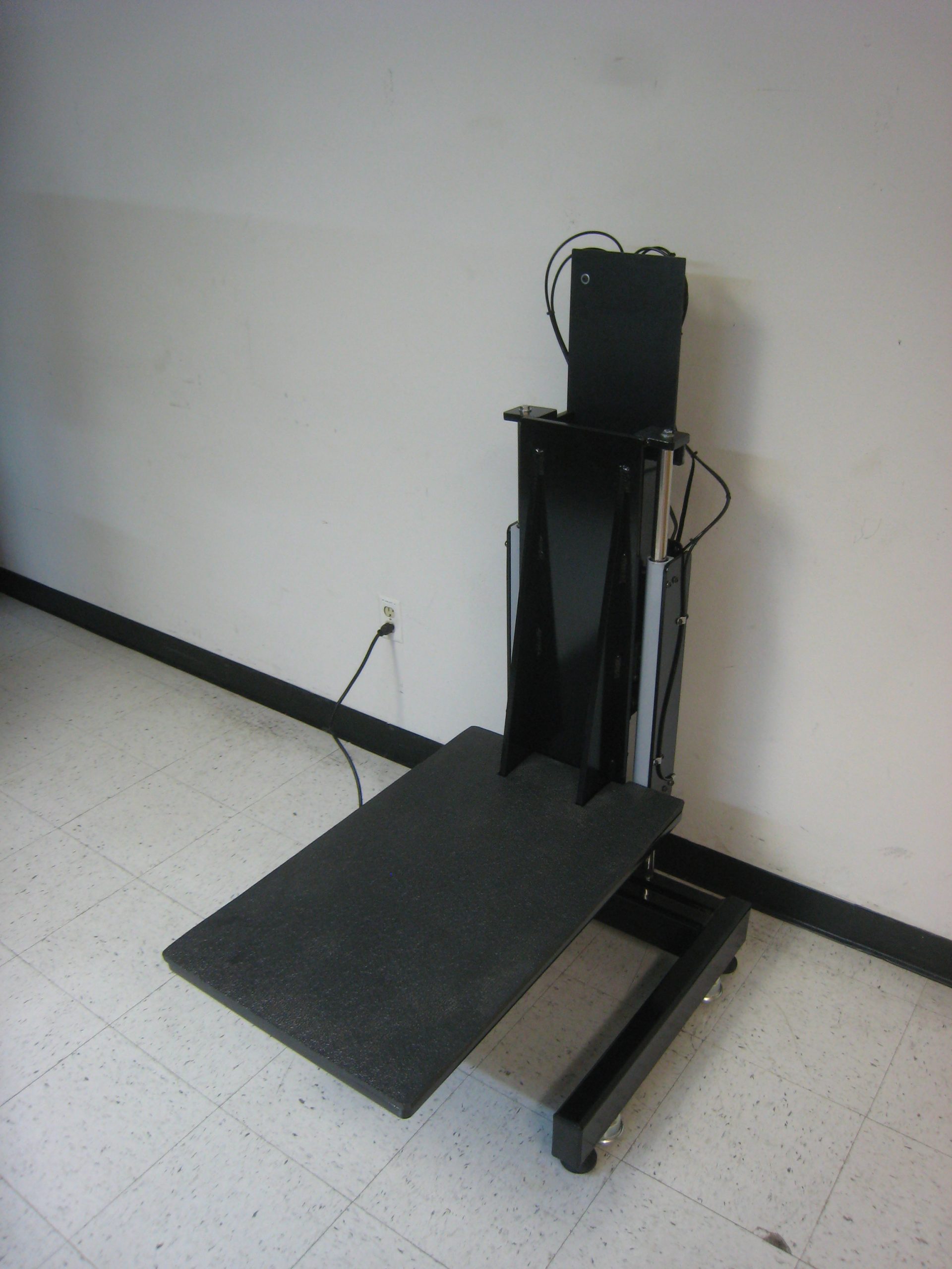 RDM Low-Start Lift Platform - Model LP-105P Low-Start Lift Platform - Model LP-105P